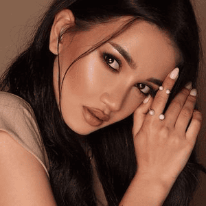 Instagram Profile Picture Of __elenaznavuryan__
