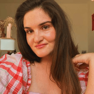 Instagram Profile Picture Of uncoolgirlreads